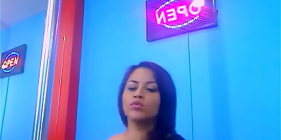 tabbatax showing big colombian ass