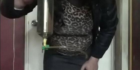 bisexual crossdresser a tube of your pee is all i need for me