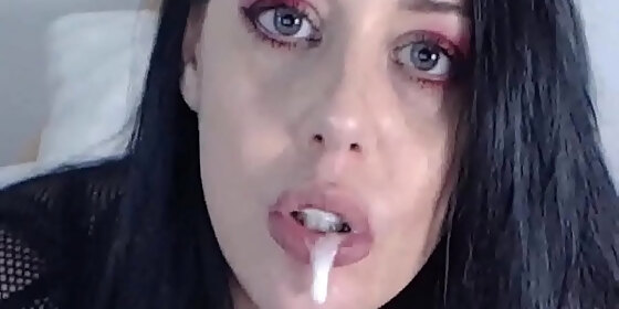 huge tits beauty fucks toy on webcam