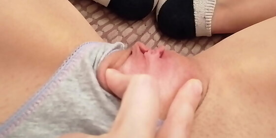 bad girl wants you to watch her play