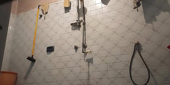 sri lankan housewife in bathroom on spy cam