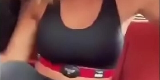 snow bunni creams and squirts in her car