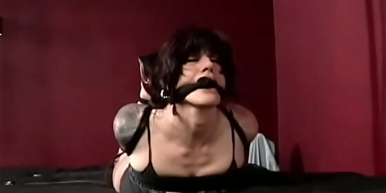 attractive darling fingers her quim
