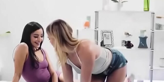 2021 03 19 wardrobe malfunctions2 mp4