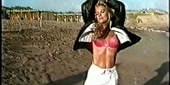 gaciela alfano short in bikini
