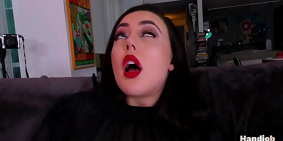 glamorous cocksucking goddess fingers herself
