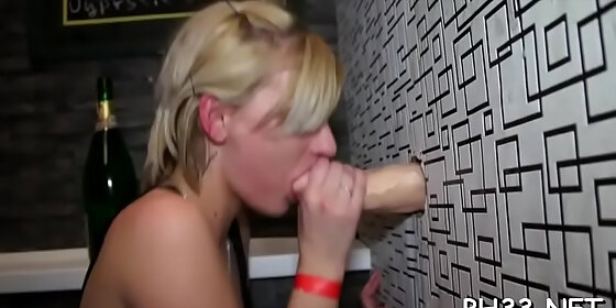 d cheeks engulfing penis in club