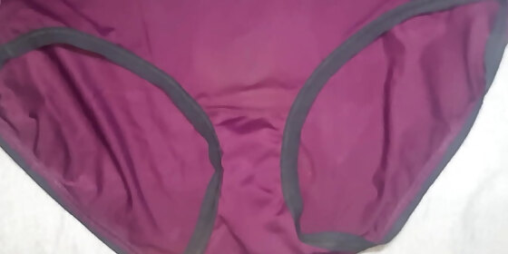 my friend lent me her used panties to masturbate until i came