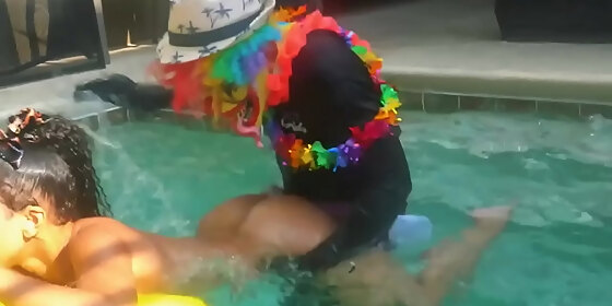 18 year old lifeguard gets fucked for clout