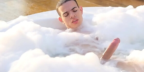 jacking off until i cum at the motel