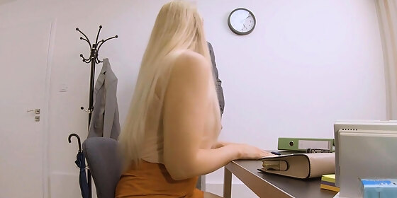 vip4k milf is happy to obtain credit