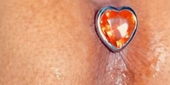 masturbarting at night with my butt plug and vibrators so close you can taste it in color