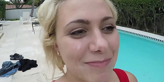 thisgirlsucks blonde babe mia pearl deepthroats big cock