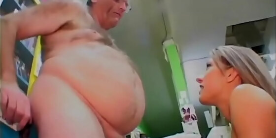hot blonde b jane sucks off fat oldman cock