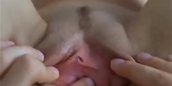 a look into the pussy to know where to lick