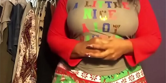 cherokee d ass stretching in christmas leggings