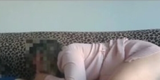 milf en chaleur elle me suce pour me reveiller avant de me monter sur la bite