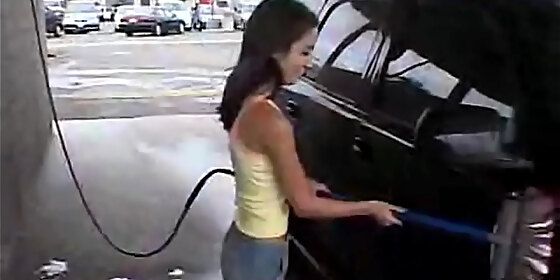 amateur teen chloe 18 masturbates in a car