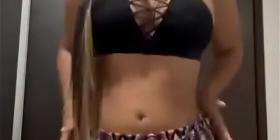 brunette bunny dances sexxy