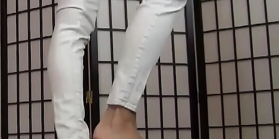 sit back and let me tease you in skinny jeans joi