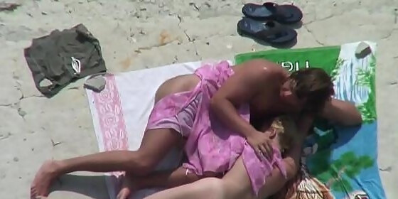 hot nudist couples spy webweb cam at the beach