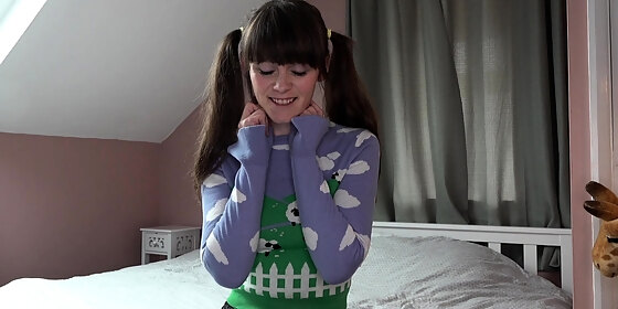 amateur brunette double toying on webcam
