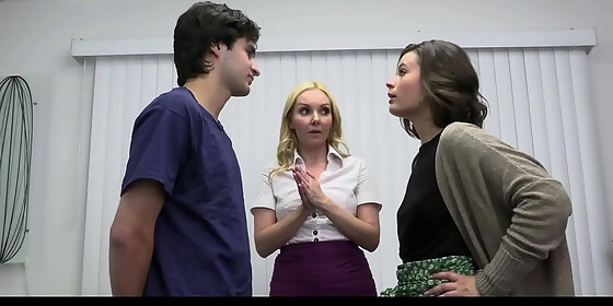 3waytherapy dharma jones and elias cash having sex as part of their therapy with the milf doctor dr aaliyah love