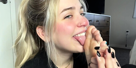 petite blonde teen knows how to jerk to pleasure a dude
