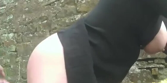 milf se fait sodomiser dans le jardin par le voisin