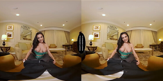 tonight s girlfriend gianna grey finally gets together with her longtime fan