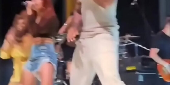 busty anitta wiggling a lot