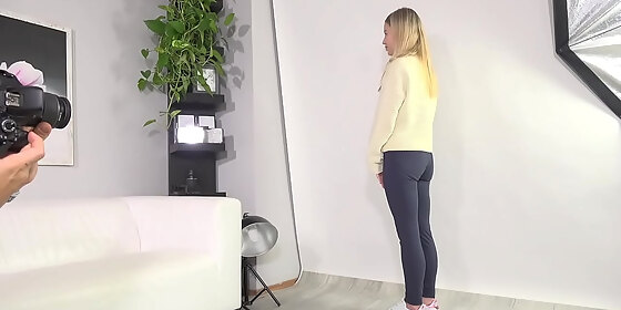 blonde without limit shows her skills