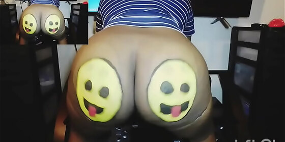 emoji k thick ebony ass bouncing clapping that ass
