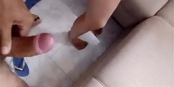 hottie giving to the cuckold