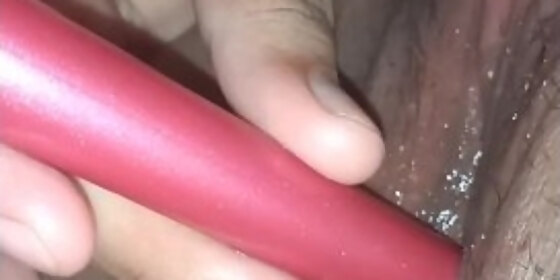 no tengo quien me toque con el consolador y me toco solita
