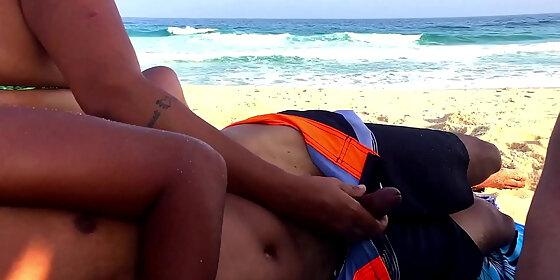 making several bitches on the praia cheia together with a couple of friends a real adventure