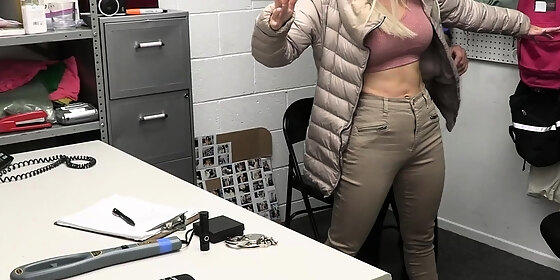 officer rusty threatens to report slimthick vic for stealing