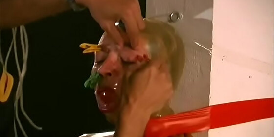 angelic girl is fingering her putz