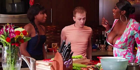 xmilfed com black booty milf proving her son in law ebony mystique