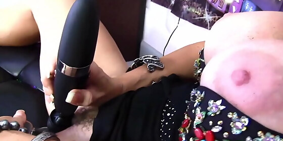 a vibrator makes her clit cum vicky vette satisfies her mature slit