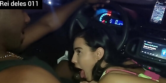 karen oliver paying a blowjob in the car on avenida paulista