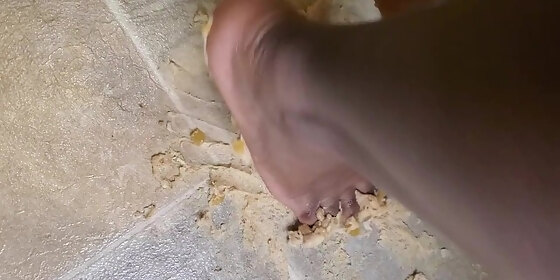 asmr ebony feet crushing peach pie