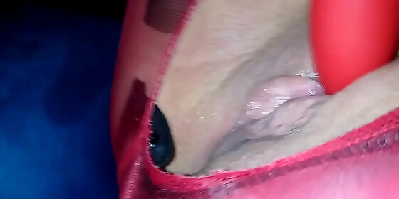 amateur couple playing big wet pussy