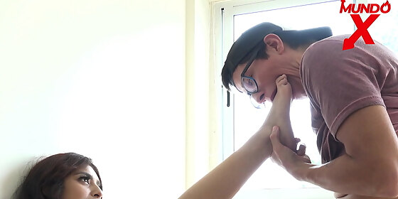 he works in quarantine and his secretary wants to fuck him he takes advantage of the situation and fucks her very hard mundoxxx com