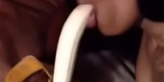 female sucking on banana like crazy on flippaview com