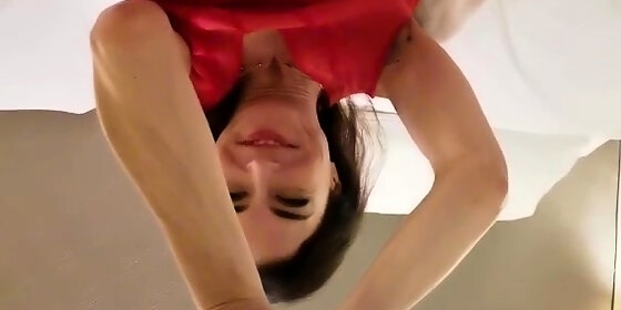 beautiful teen brunette jessica sinn masturbates