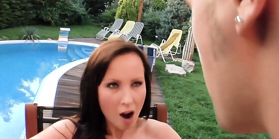 amateur babe fucked on the swimming pool