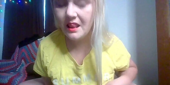 blondie feeling horny anyone wanna have sum fun with me