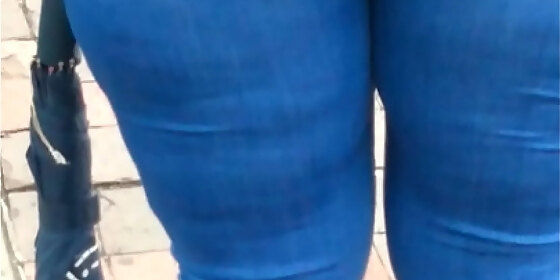 fat juicy dominican ass at the bus stop