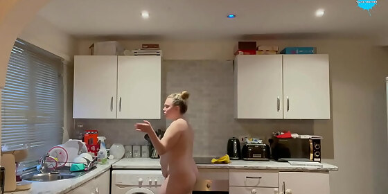 amateur teenager naked cleaning